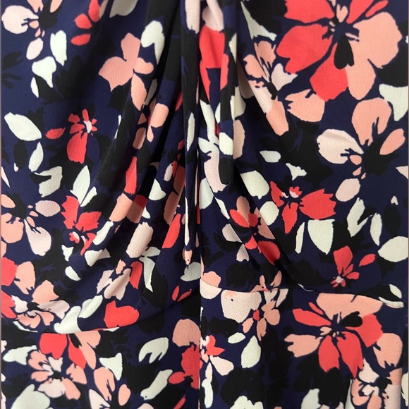 NWT Vince Camuto Floral V-Neck Dress - Picture 5 of 8